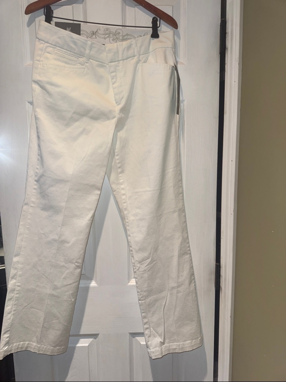 JM Collection White Mid-Rise Straight Leg Pants Material with stretch